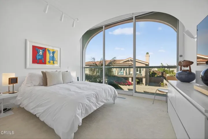 55-web-or-mls-Upmarketmedia_1211Cap-120