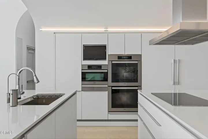 34-web-or-mls-Upmarketmedia_1211Cap-45