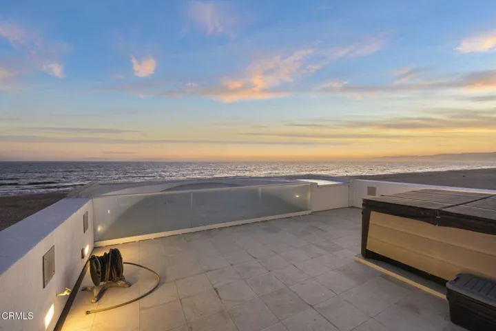 14-web-or-mls-Upmarketmedia_1211Cap-twi-