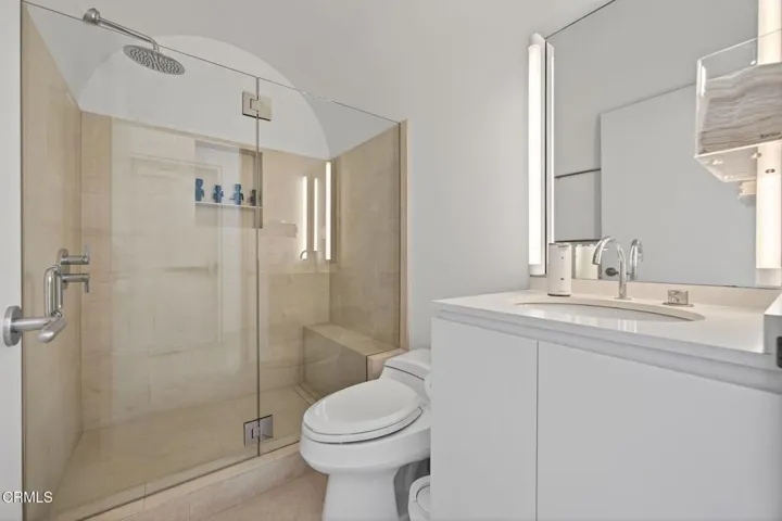 67-web-or-mls-Upmarketmedia_1211Cap-155