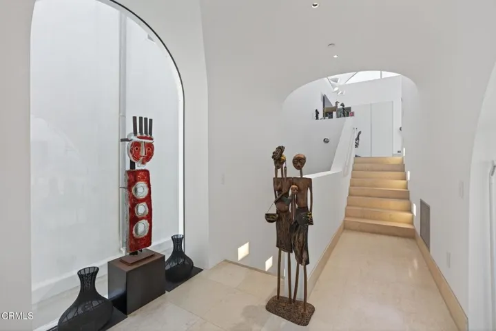 60-web-or-mls-Upmarketmedia_1211Cap-135