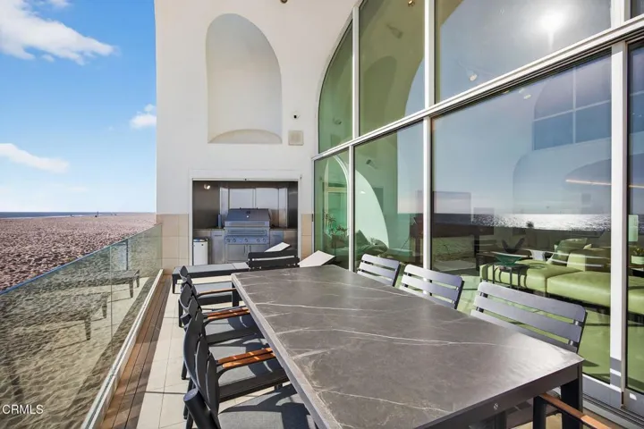 44-web-or-mls-Upmarketmedia_1211Cap-81