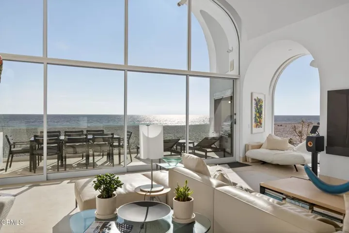 38-web-or-mls-Upmarketmedia_1211Cap-56