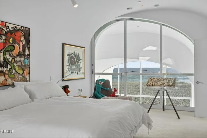 48-web-or-mls-Upmarketmedia_1211Cap-98