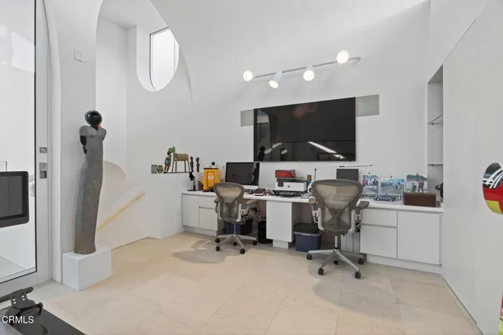 64-web-or-mls-Upmarketmedia_1211Cap-146