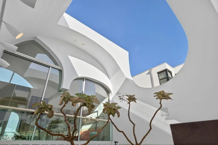 28-web-or-mls-Upmarketmedia_1211Cap-27