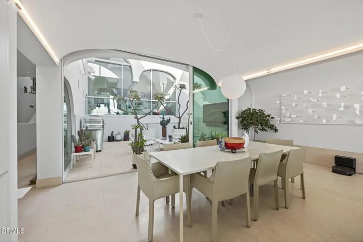 31-web-or-mls-Upmarketmedia_1211Cap-35