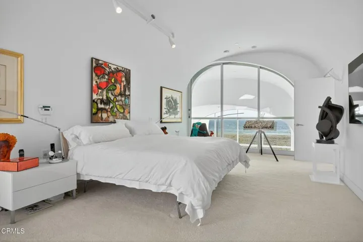 47-web-or-mls-Upmarketmedia_1211Cap-95