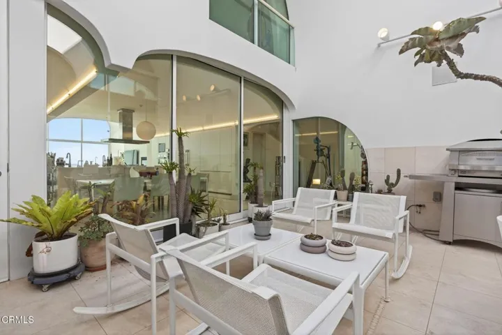 29-web-or-mls-Upmarketmedia_1211Cap-30