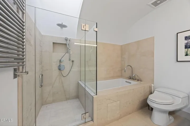57-web-or-mls-Upmarketmedia_1211Cap-124