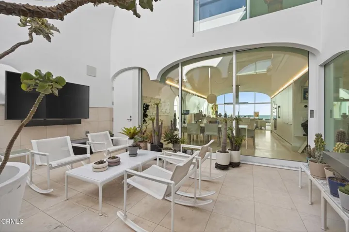 26-web-or-mls-Upmarketmedia_1211Cap-20
