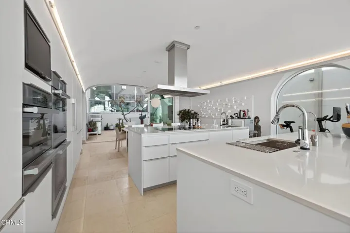 35-web-or-mls-Upmarketmedia_1211Cap-46