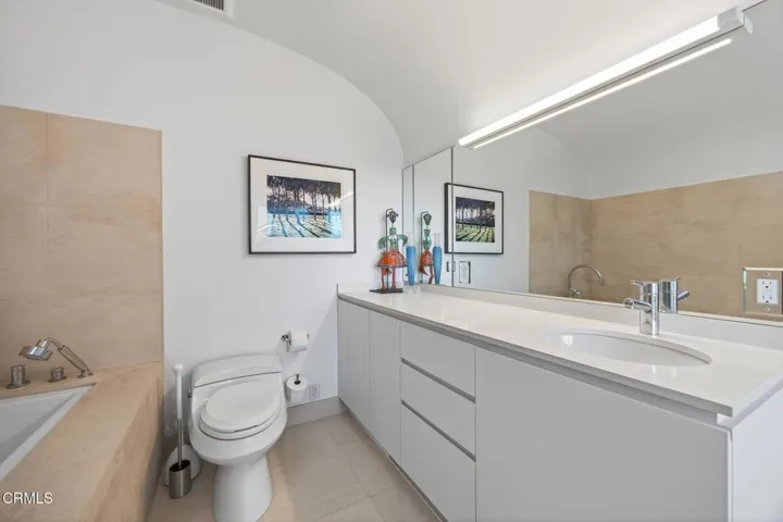 56-web-or-mls-Upmarketmedia_1211Cap-123