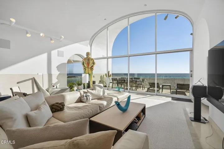 40-web-or-mls-Upmarketmedia_1211Cap-61