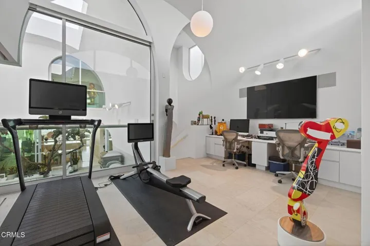 62-web-or-mls-Upmarketmedia_1211Cap-141