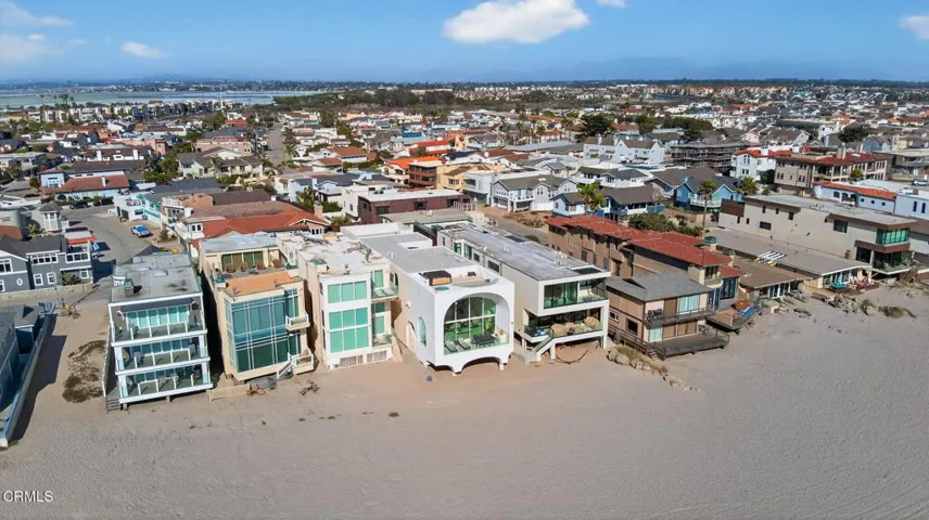 77-web-or-mls-Upmarketmedia_1211Cap-aer-