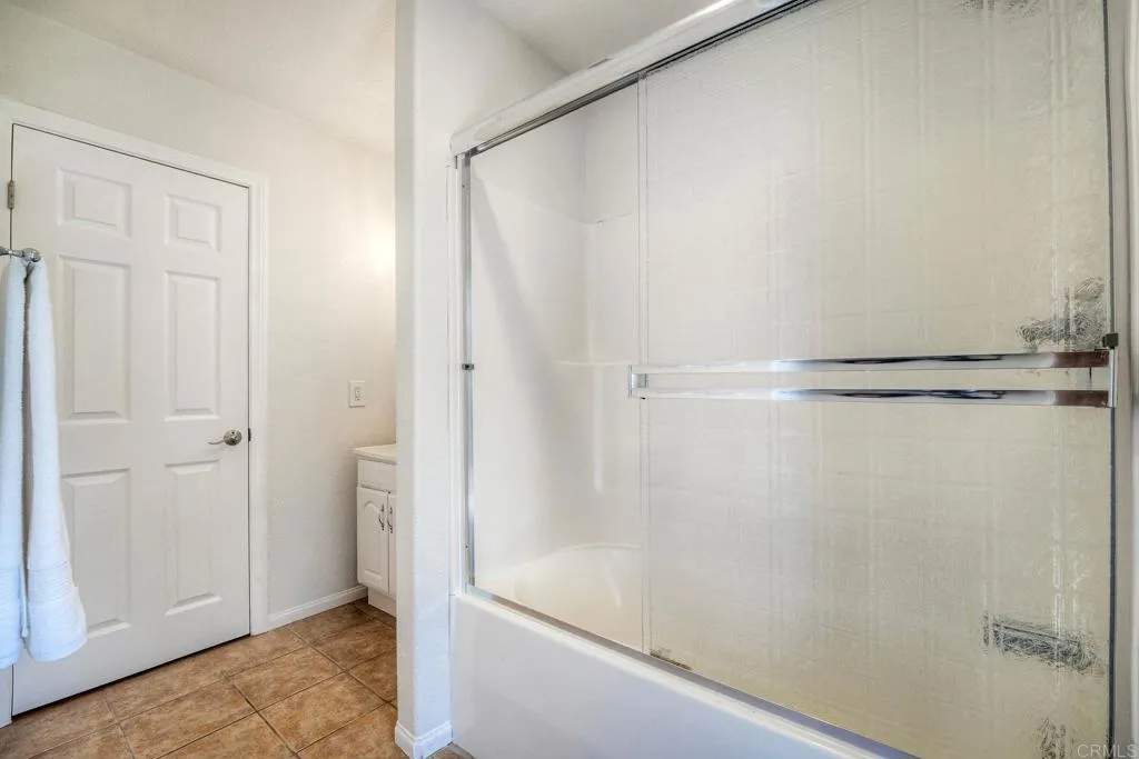 Full guest bathroom