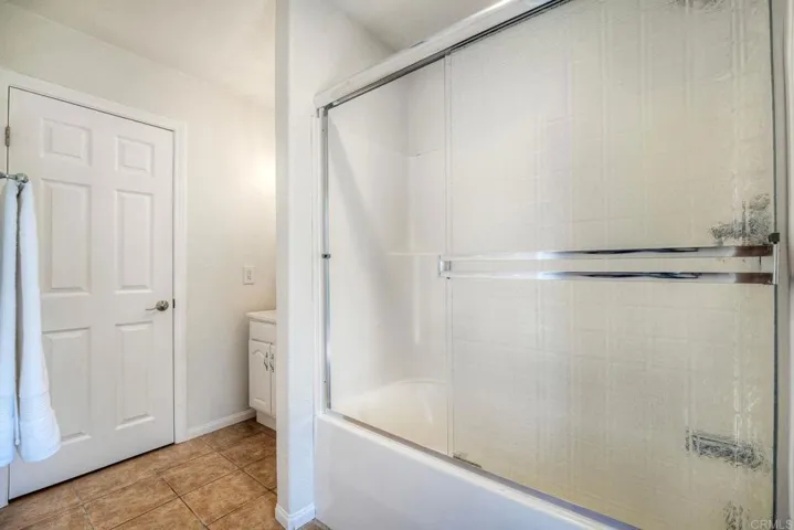Full guest bathroom