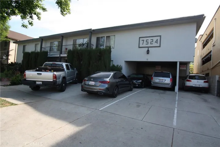 7524 Haskell, Van Nuys, California 91406