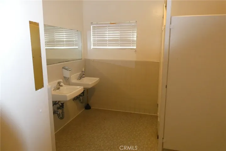 2657 Honolulu, Montrose, California 91020