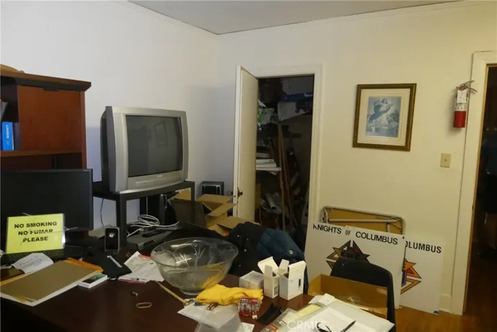 2657 Honolulu, Montrose, California 91020