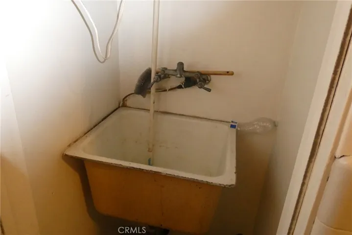 2657 Honolulu, Montrose, California 91020