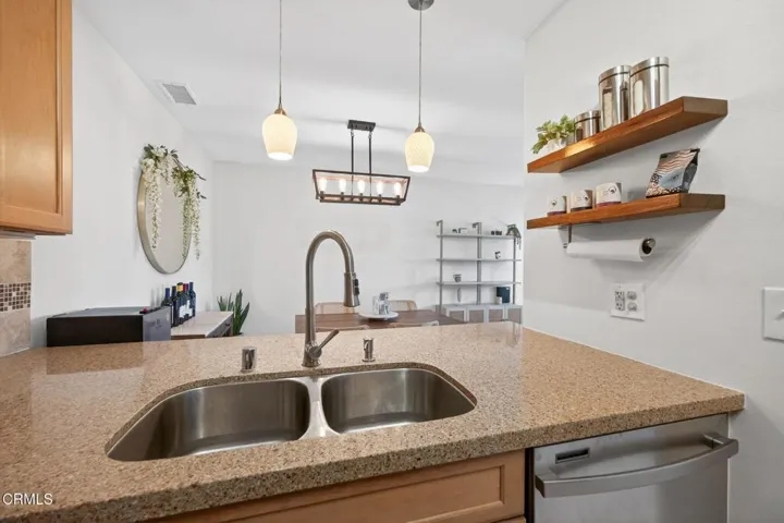 Kitchen & DR