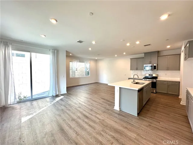 5593 Siracusa Way, Fontana, California 92336