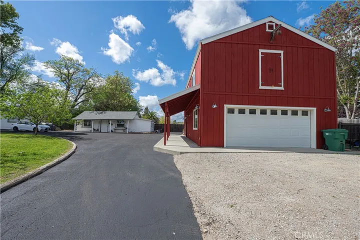 1 bedroom unit + Barn