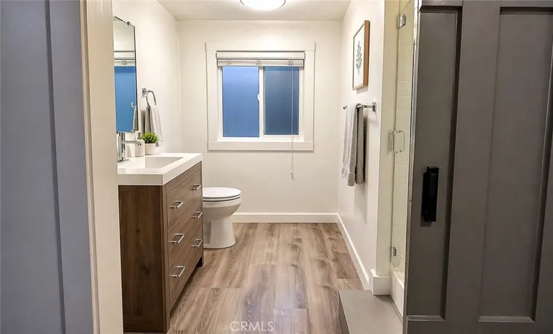 Upstairs Barn bathroom