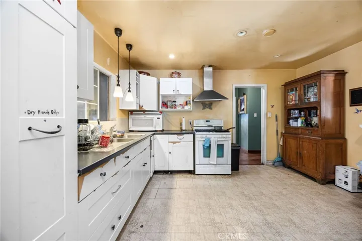 587 W Fernleaf, Pomona, California 91766