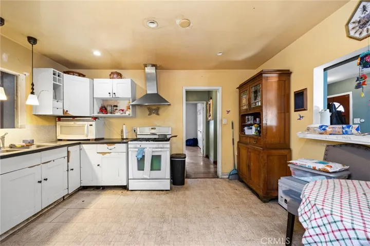 587 W Fernleaf, Pomona, California 91766