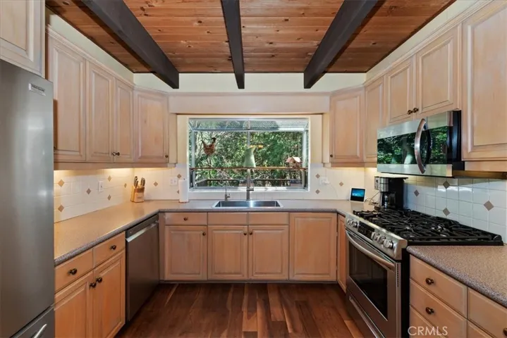 415 Golf Course, Lake Arrowhead, California 92352