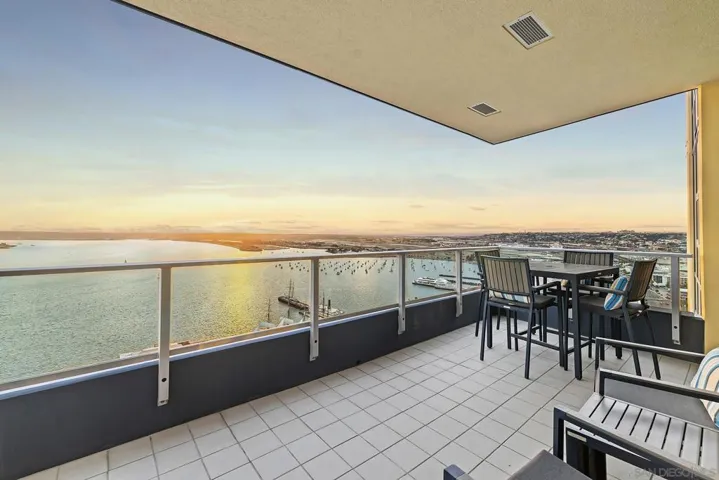 1325 Pacific Hwy 3301, San Diego, California 92101