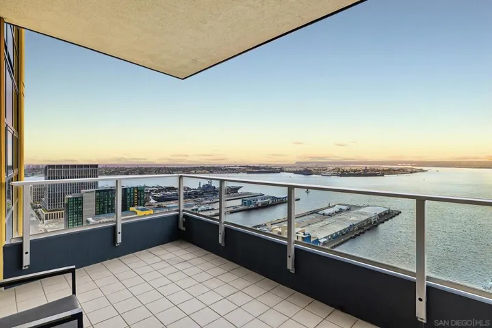 1325 Pacific Hwy 3301, San Diego, California 92101