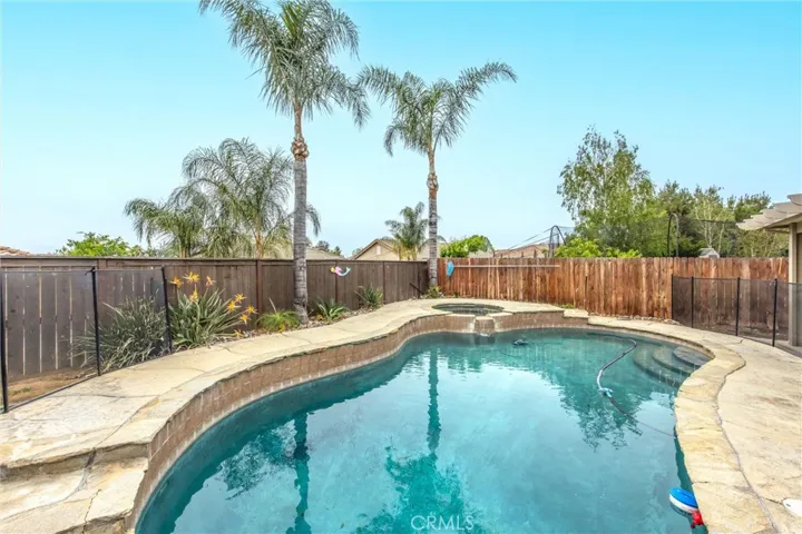 Salt-water pool/spa