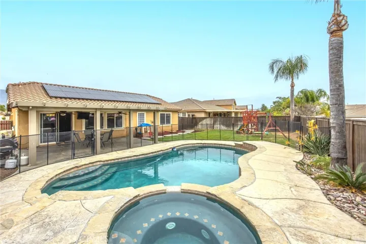 Salt-water pool/spa