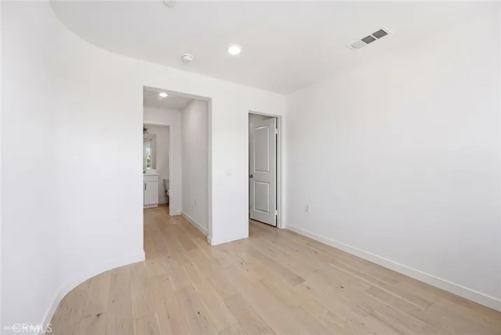 Shows virtual flooring