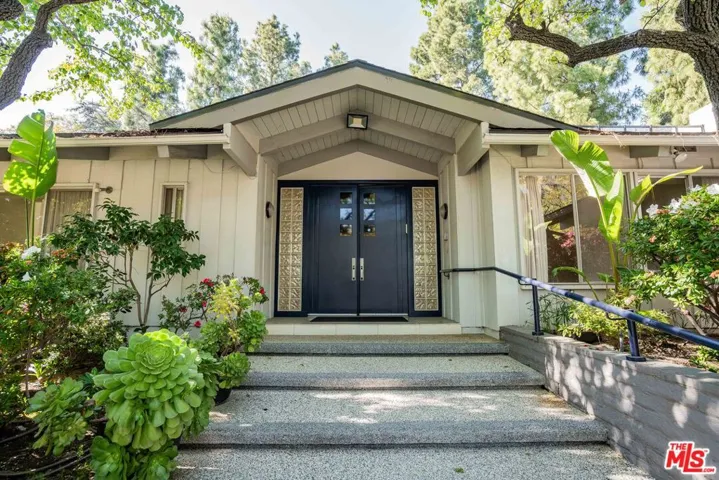 811 N Hillcrest Road, Beverly Hills, California 90210