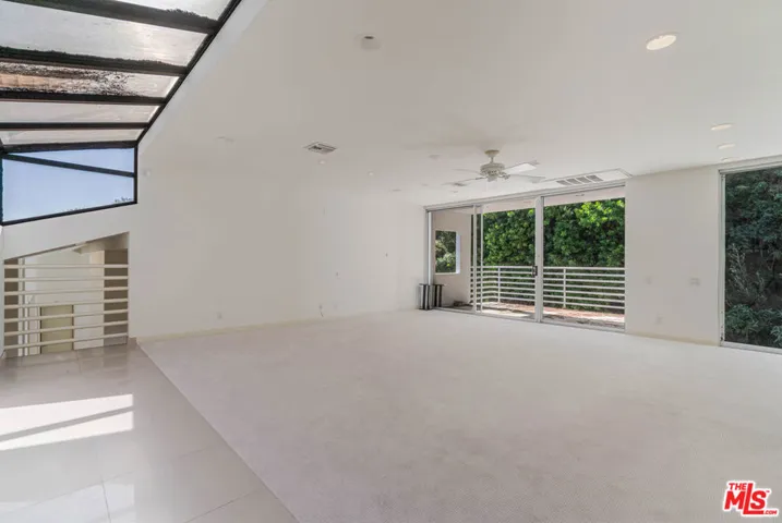 811 N Hillcrest Road, Beverly Hills, California 90210