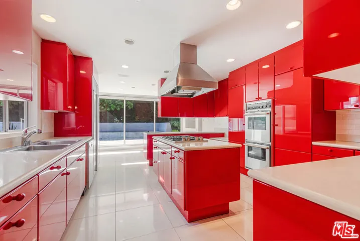 811 N Hillcrest Road, Beverly Hills, California 90210