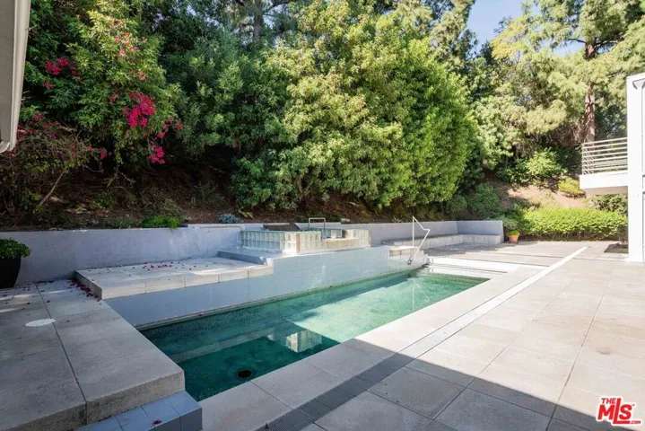 811 N Hillcrest Road, Beverly Hills, California 90210