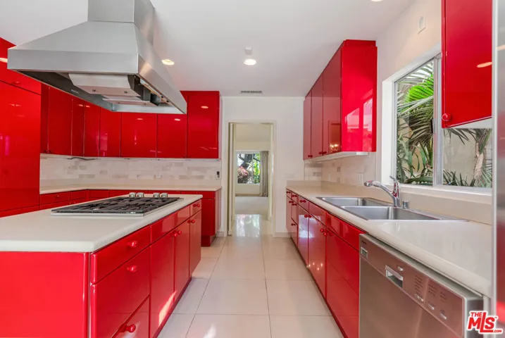 811 N Hillcrest Road, Beverly Hills, California 90210