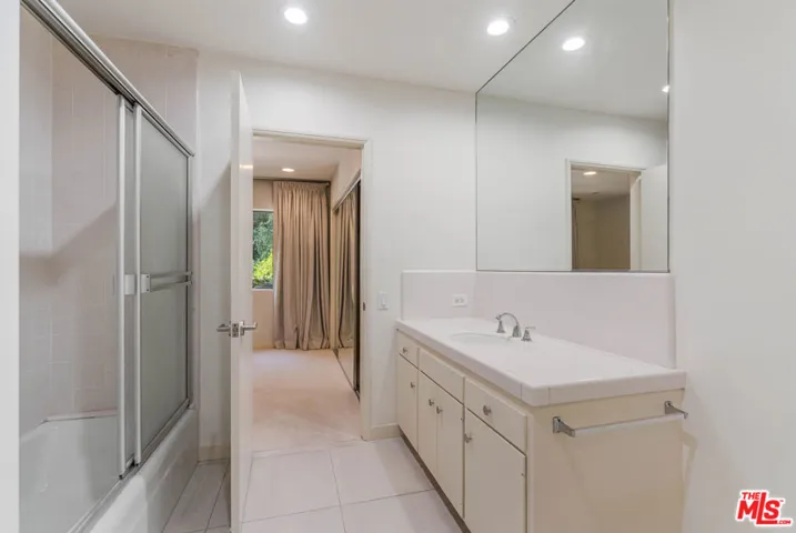 811 N Hillcrest Road, Beverly Hills, California 90210