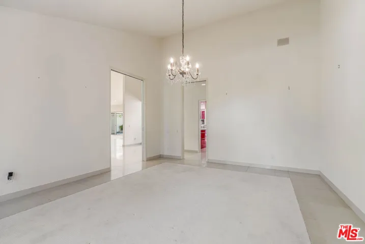 811 N Hillcrest Road, Beverly Hills, California 90210