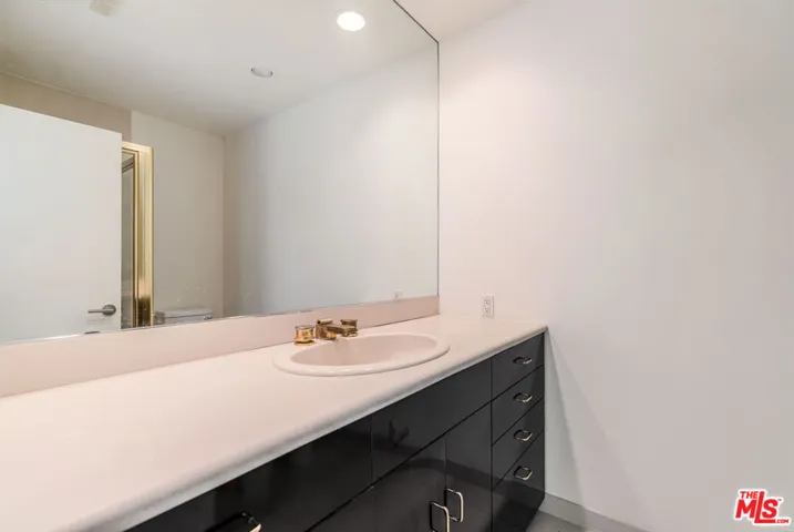811 N Hillcrest Road, Beverly Hills, California 90210