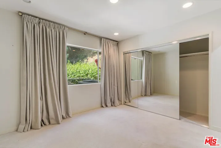 811 N Hillcrest Road, Beverly Hills, California 90210
