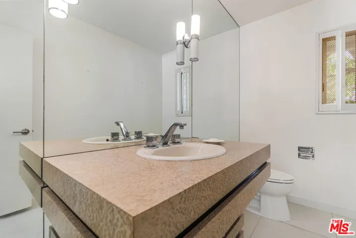 811 N Hillcrest Road, Beverly Hills, California 90210