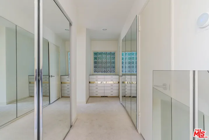 811 N Hillcrest Road, Beverly Hills, California 90210