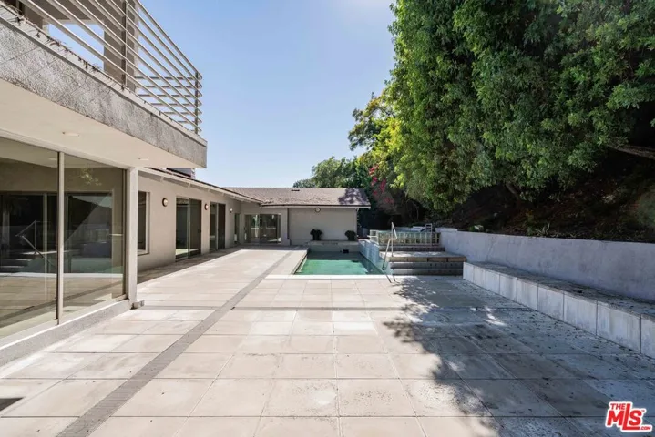 811 N Hillcrest Road, Beverly Hills, California 90210